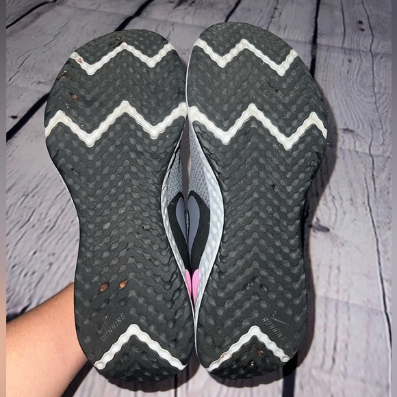 Nike Tennis Shoes - Picture 3 of 6